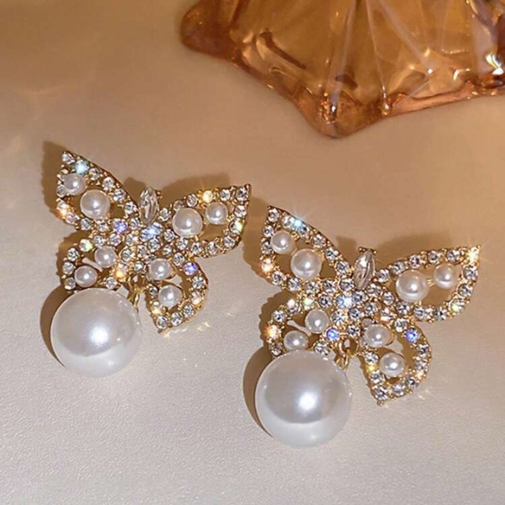 Elegant Butterfly Pearl Earrings - Picture 3 of 5